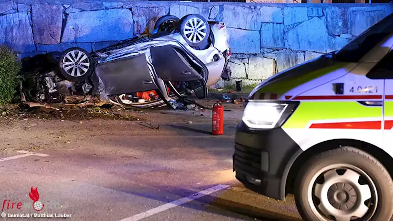 Oö: Schwerverletzte Person bei nächtlichem Verkehrsunfall mit Überschlag in Peuerbach