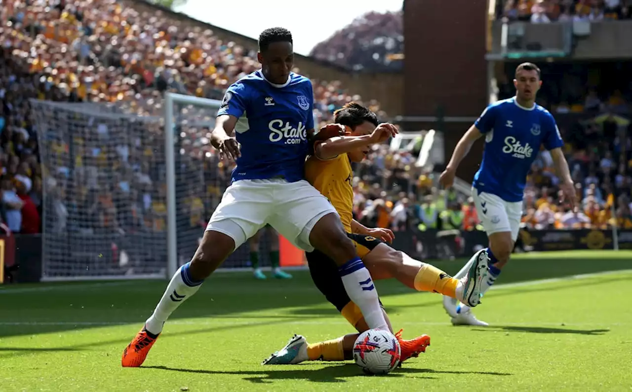 Late Mina strike earns precious point for Everton at Wolves