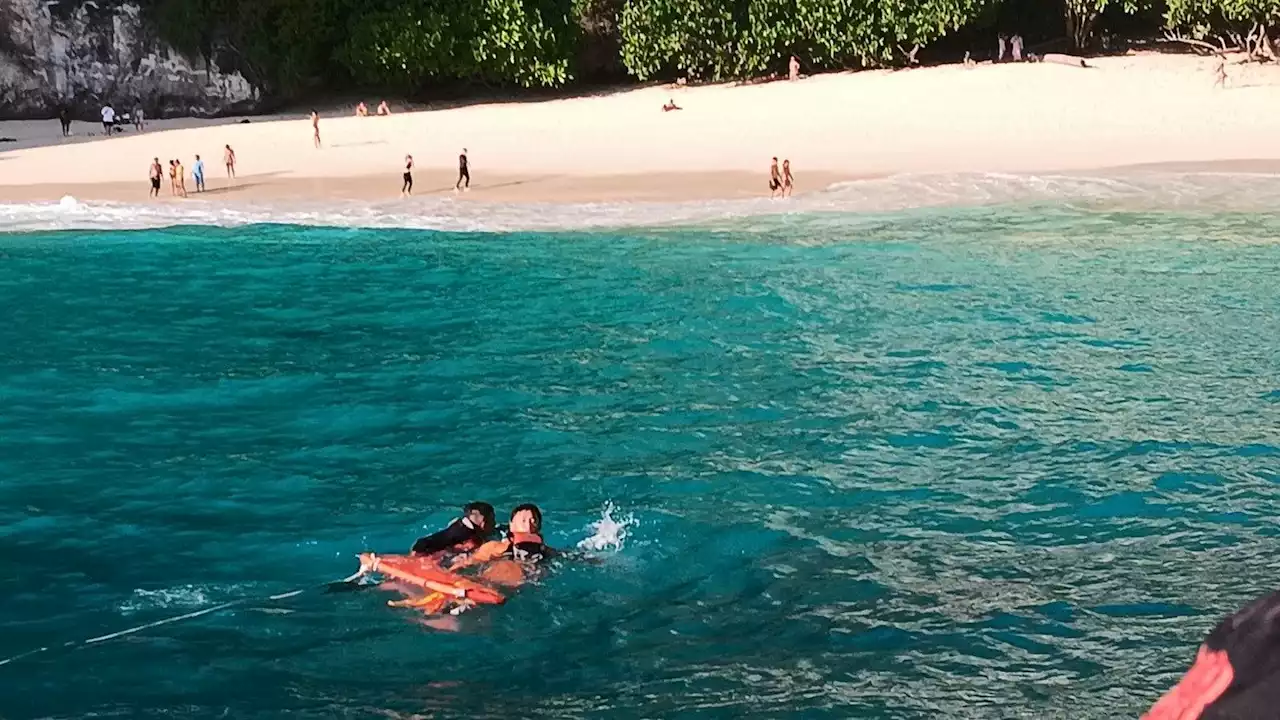 Cewek Jerman Nyaris Jadi Tumbal Pantai Kelingking, Lihat Evakuasi Korban, Dramatis