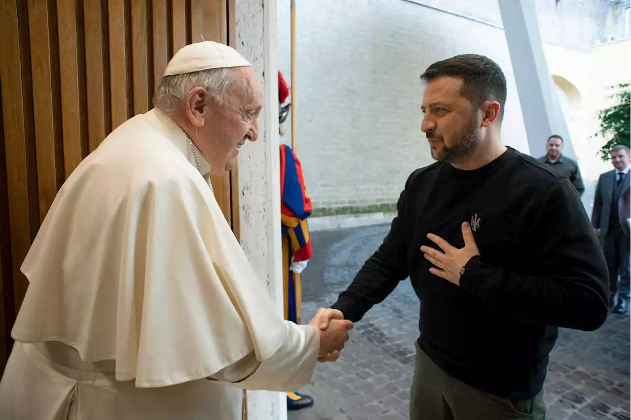 El Vaticano confirmó que el Papa le pidió al cardenal Zuppi conducir una misión para frenar la guerra en Ucrania