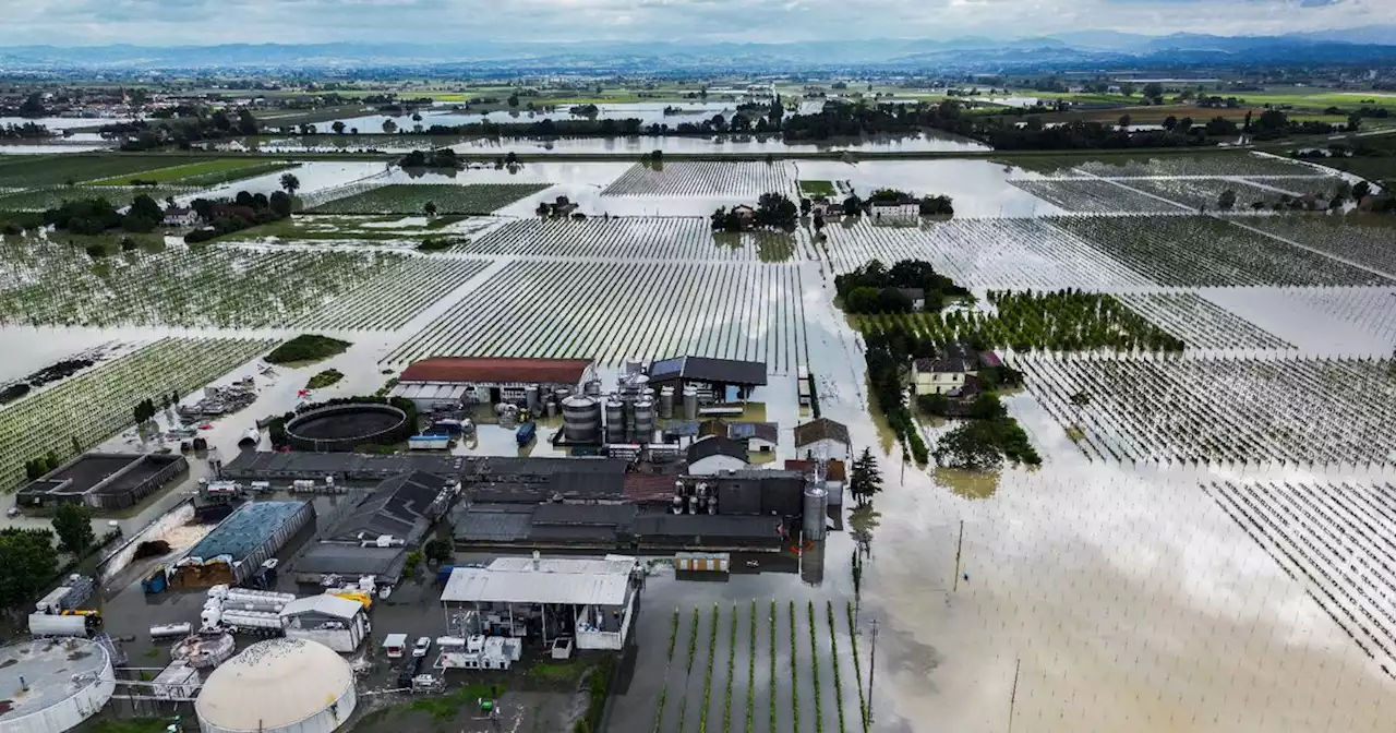 Polémique en Italie et solidarité internationale après les inondations 'du siècle'