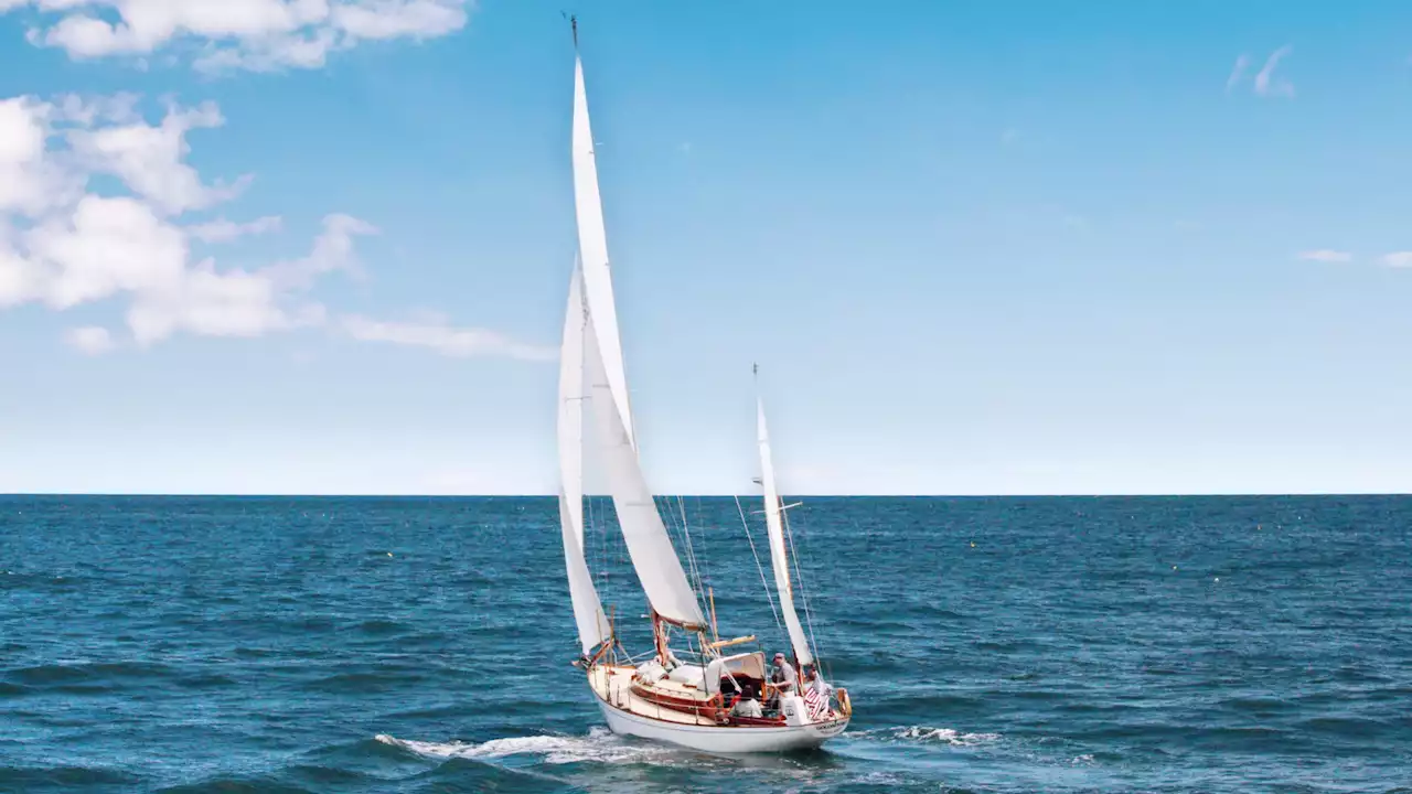 « Si on coule, tu restes tant que tu peux sur le bateau » : ma première semaine à bord d'un voilier - Madmoizelle