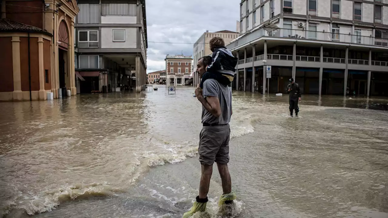 Catorce muertos y 15.000 evacuados por las inundaciones en Italia | Consecuencias del calentamiento global