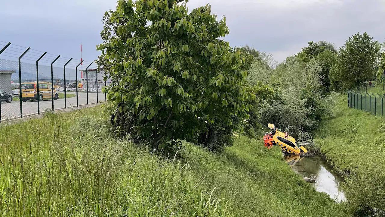 Flughafen Zürich: Flughafenmitarbeiter bei Selbstunfall verletzt