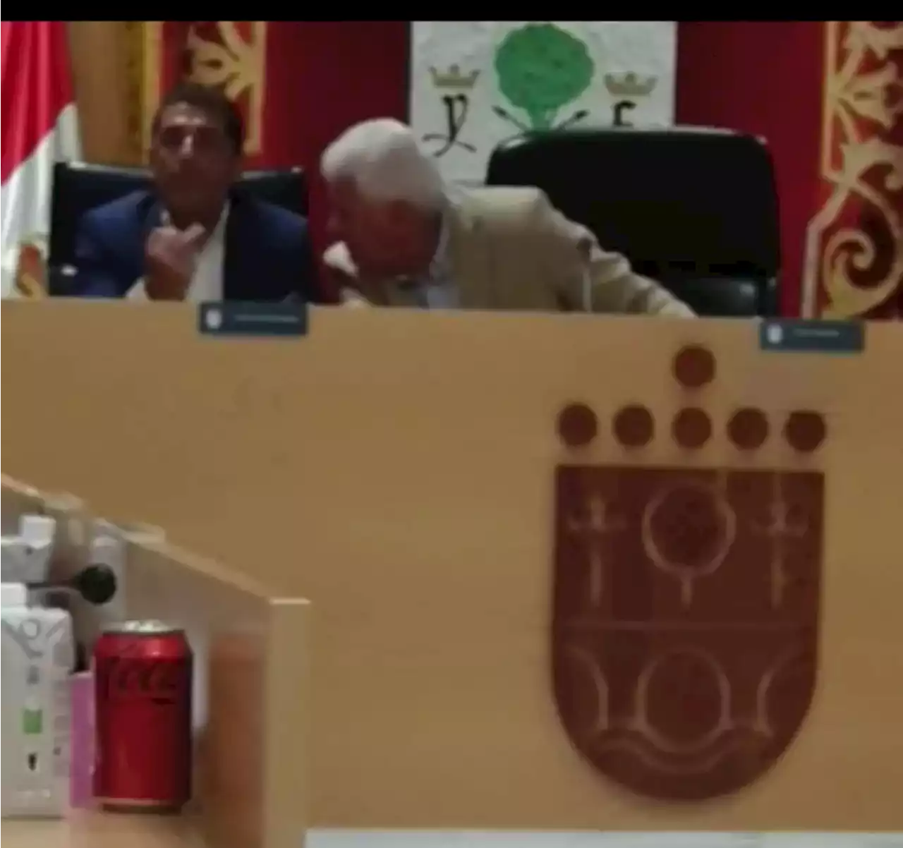 El vicealcalde de San Sebastián de los Reyes hace una 'peineta' a un vecino