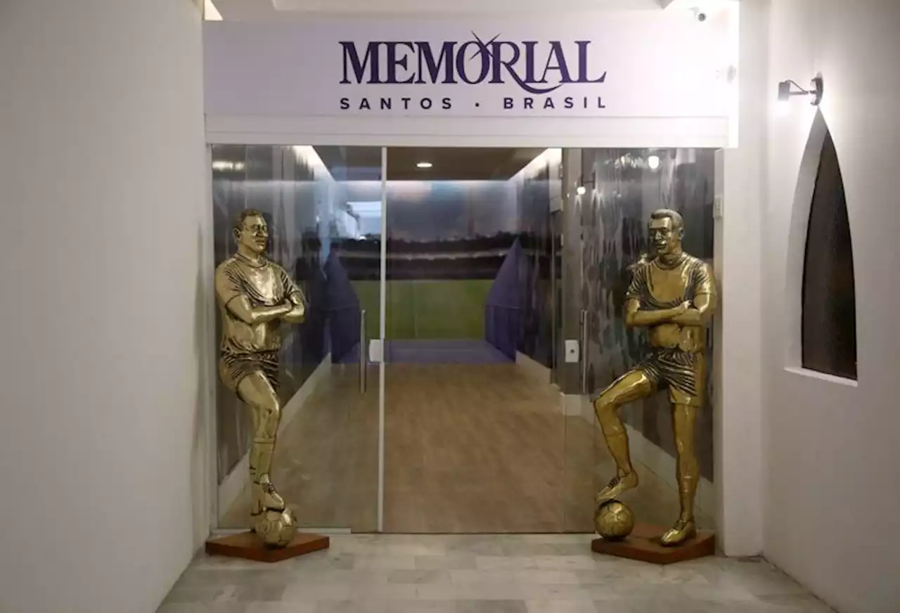 Soccer: Brazilian idol Pele rests in golden tomb in luxurious mausoleum in Sao Paulo