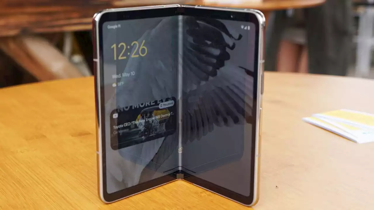 Google is exploring the idea of its own Galaxy Z Flip 4 foldable