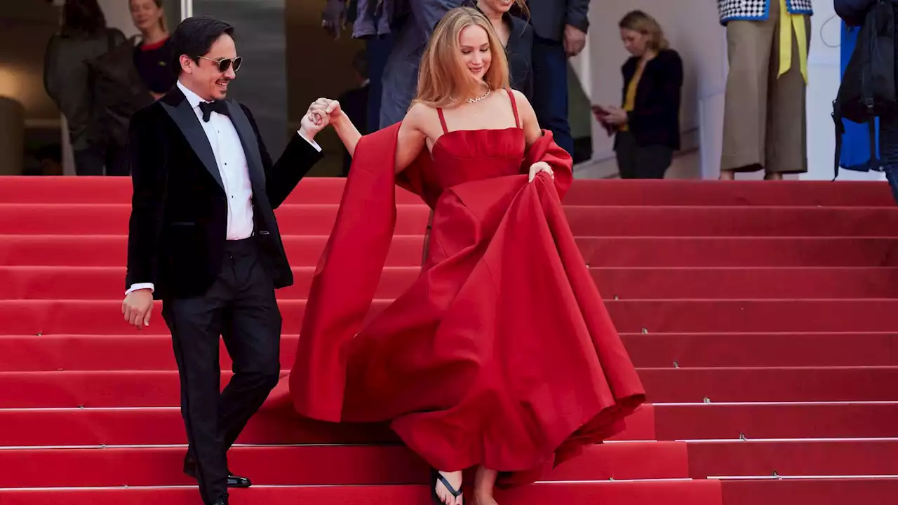 Jennifer Lawrence : sublime en robe rouge Dior à Cannes ce 21 mai, ce détail perturbant et clivant s...