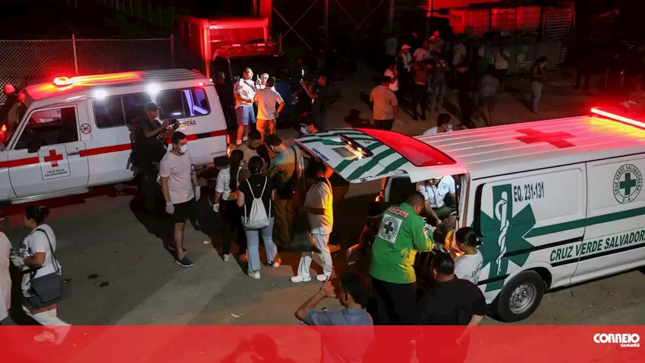 Debandada em estádio na capital de El Salvador deixa 12 mortos