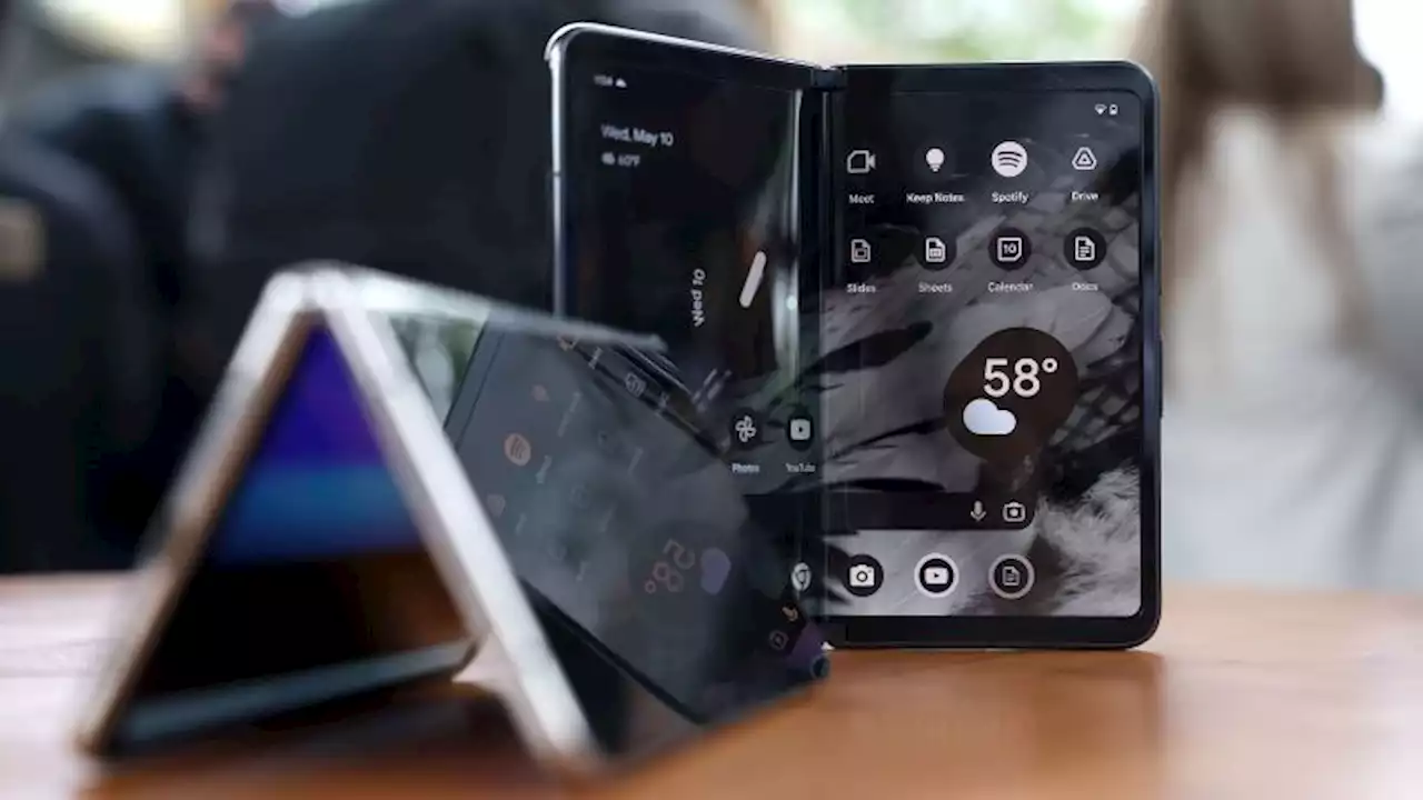 Why foldable phones are so incredibly expensive | CNN Business