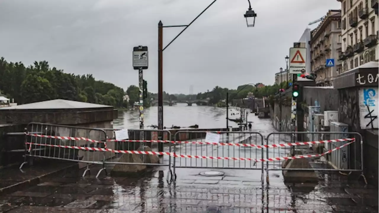 Residents told to find higher ground in homes