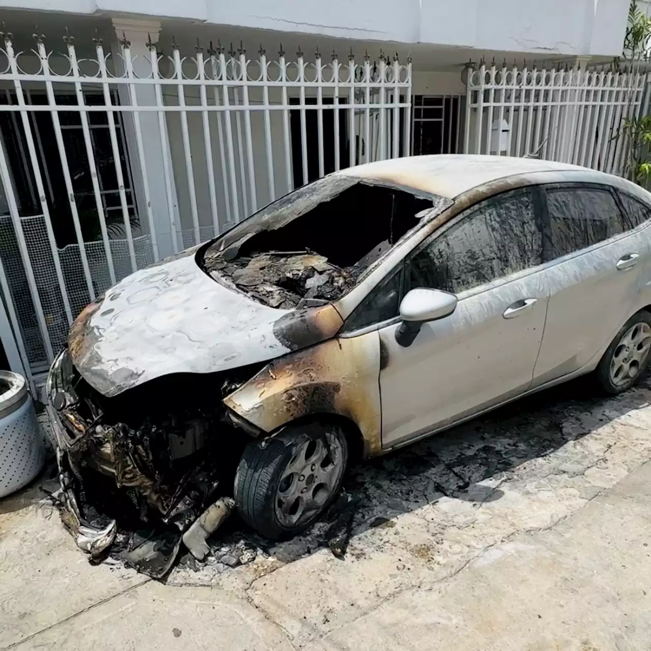 Prenden fuego a carro de un candidato al Concejo en el Atlántico