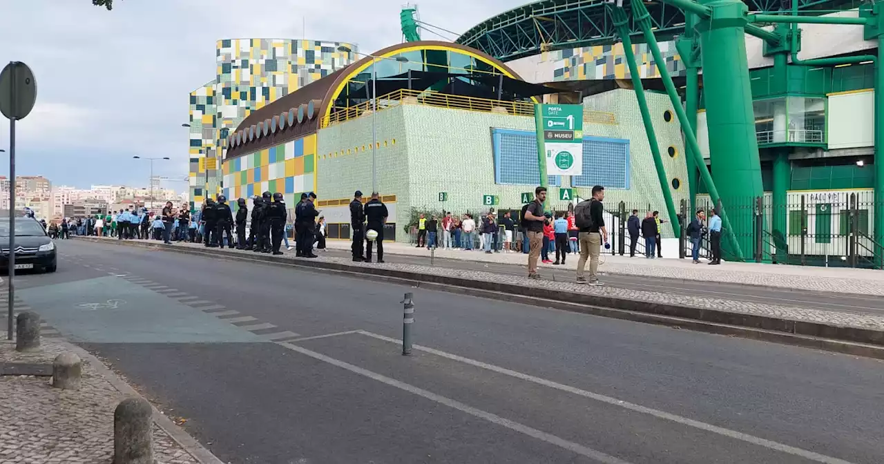 Dérbi: confrontos entre adeptos do Sporting e Benfica em Alvalade