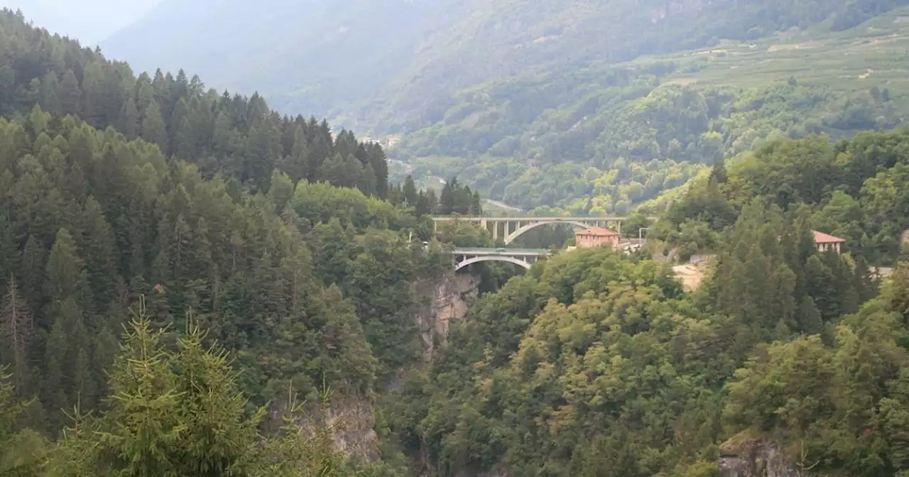 Trentino, trovati i corpi di una donna e del figlio di 4 anni nel torrente Noce - Il Fatto Quotidiano