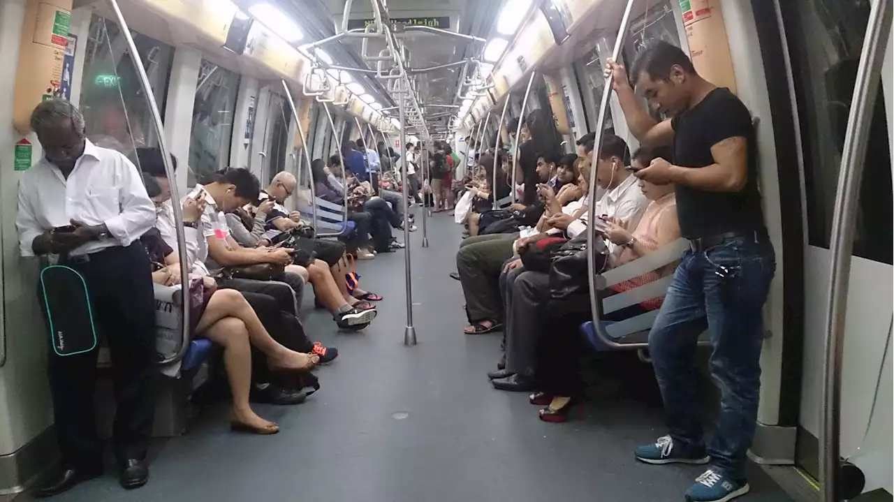 'Do you guys think Singapore's public transport deserves the praises that it is receiving?' Netizen sounds out Singaporeans - Singapore News