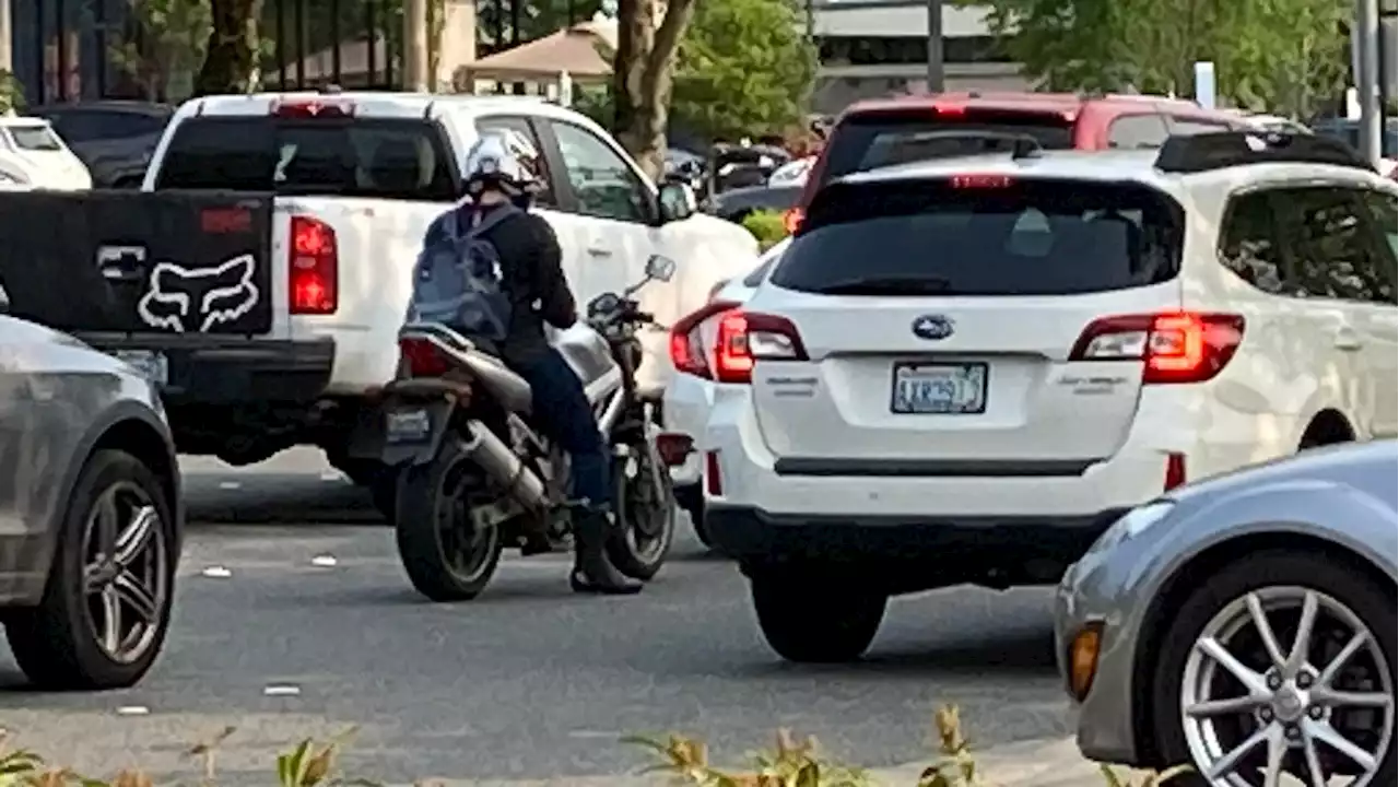 It's illegal, but some motorcyclists still lane split in Washington