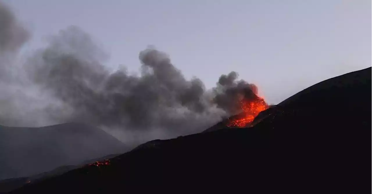 L'Etna crache des cendres, fermeture de l'aéroport de Catane