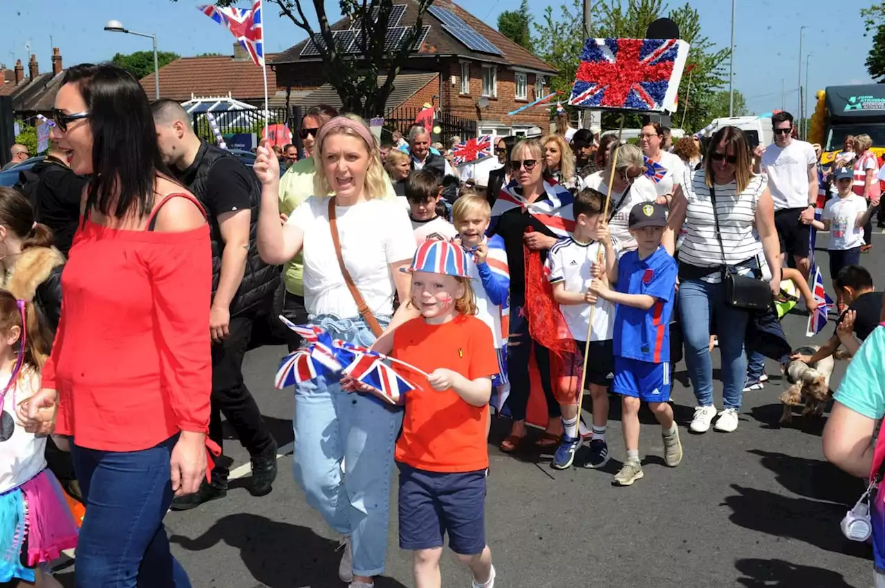 Best pictures from Pudsey Carnival as hundreds turn out for colourful parade in Leeds