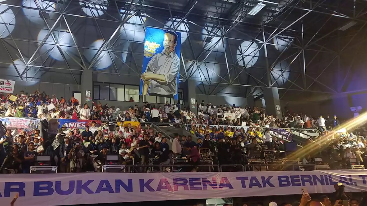 Relawan Anies Padati Tenis Indoor Senayan Jelang Puncak Temu Kebangsaan