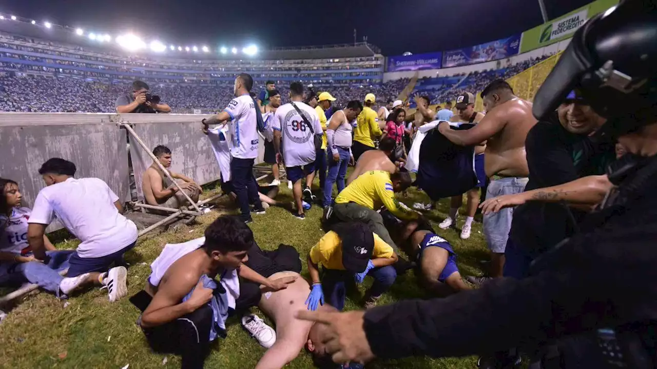 12 mortes em debandada em estádio de futebol em El Salvador