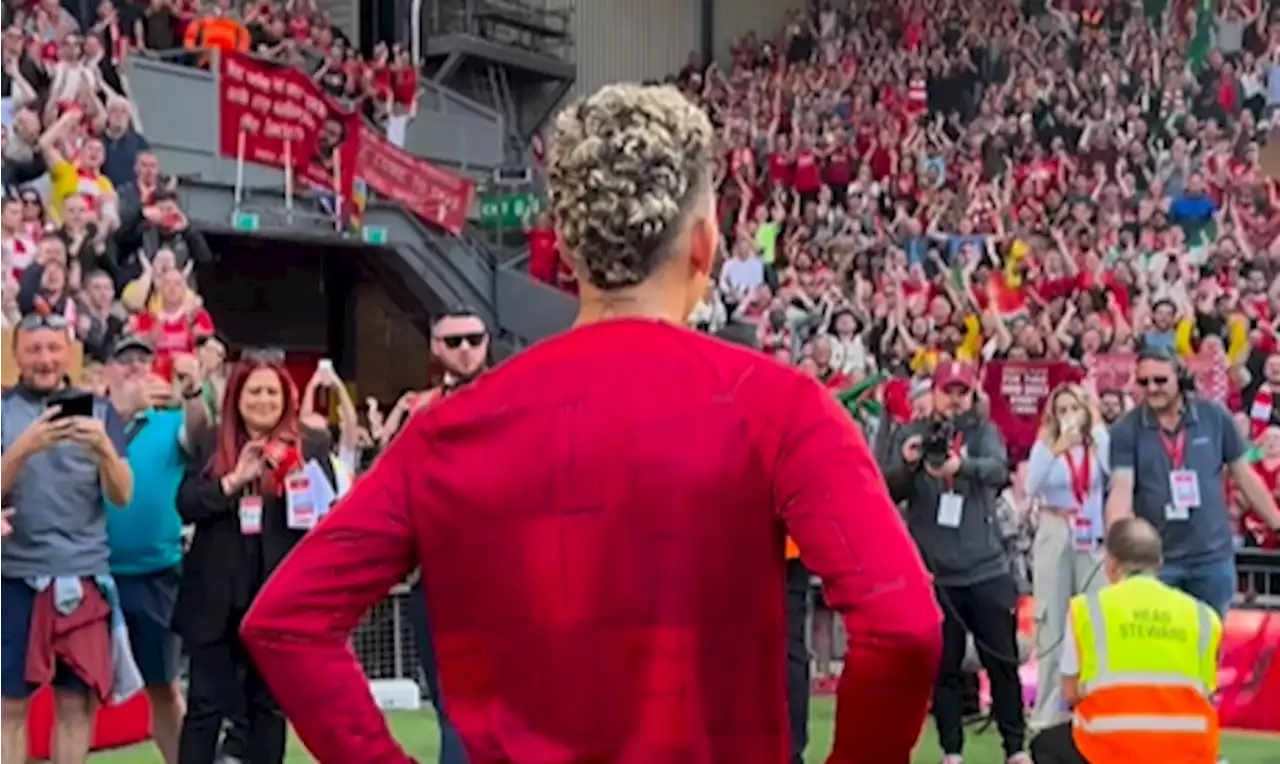 VÍDEO: lágrimas de Roberto Firmino na hora do adeus a Anfield