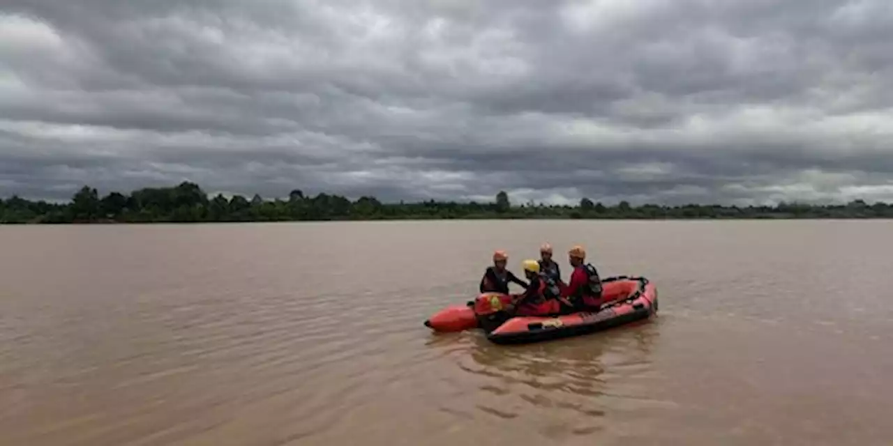 Diduga Kesurupan, Pria di Jambi Terjun ke Sungai Batanghari | merdeka.com