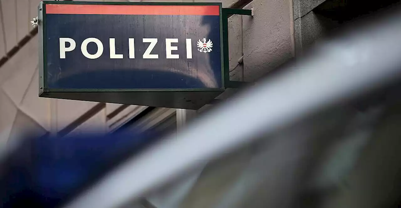 Pasching: Mopedfahrer stieß auf der Flucht beinahe Polizisten nieder