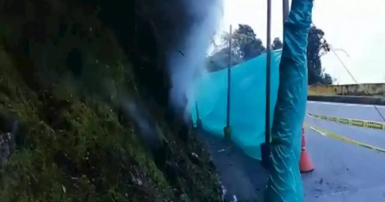 Preocupación en cercanías al volcán Cerro Bravo por emisión de gas y rocas incandescentes