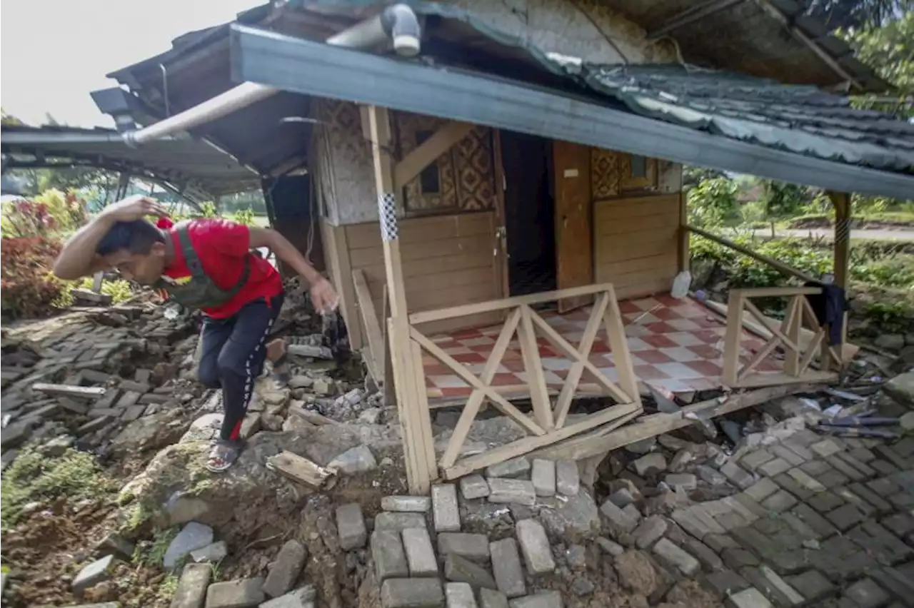 Pergeseran Tanah, Puluhan Rumah di Bojong Koneng Bogor Terdampak |Republika Online