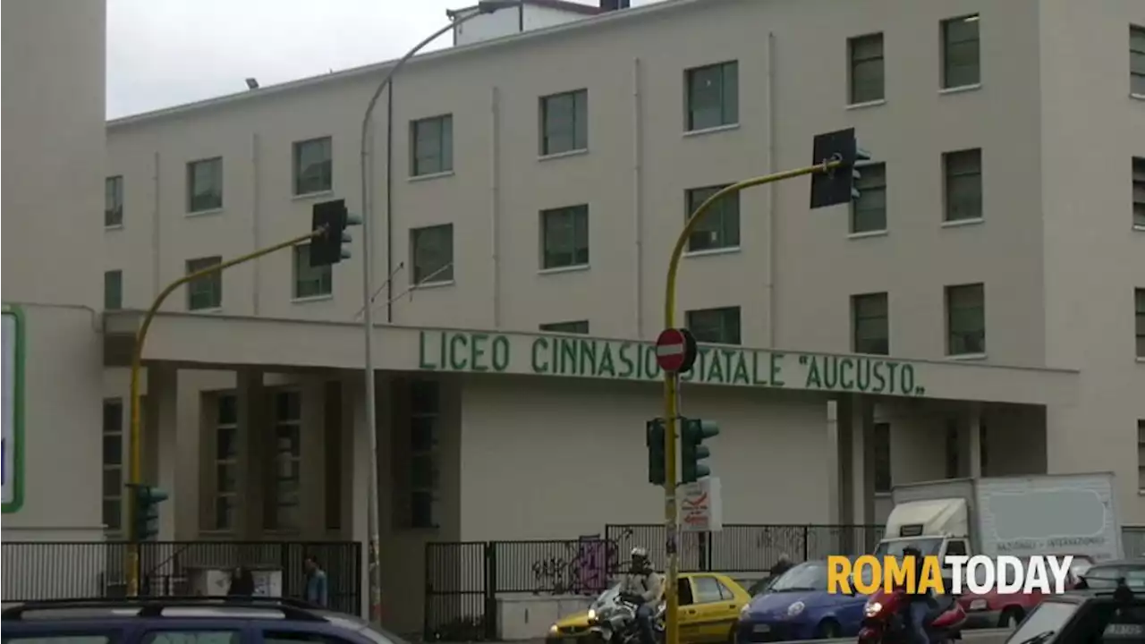 Schiaffi e minacce ad un rappresentante del liceo Augusto: 'Tu lo sai perché siamo qui'