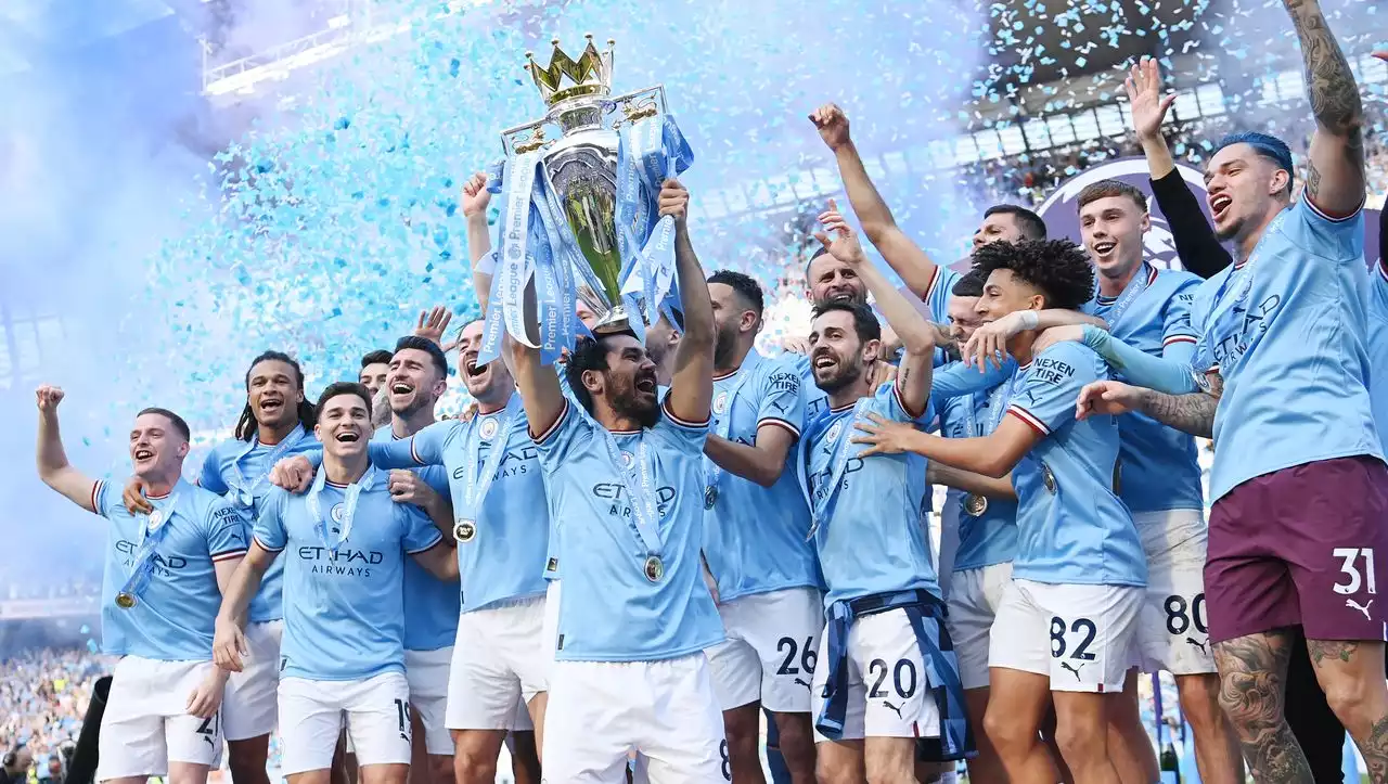 Hier feiert Man City seinen ersten (von drei?) Titeln der Saison