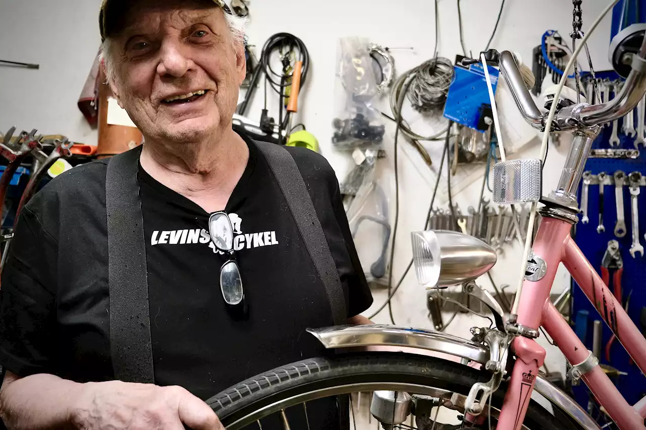 Cykelhandlare Sivert, 87: Jag blir här tills de bär ut mig