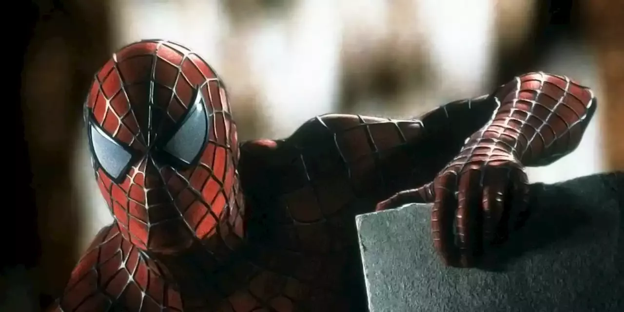 ¿superhéroe O Amenaza Hombre Disfrazado De Spider Man Intenta Destruir Una Controvertidaemk 4161