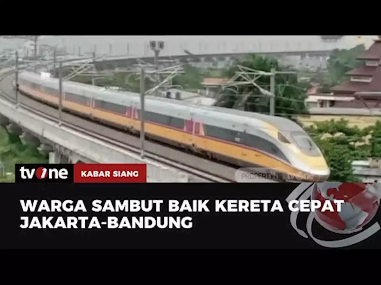 Warga Antusias Melihat Uji Coba Kereta Cepat Jakarta Bandung - tvOne