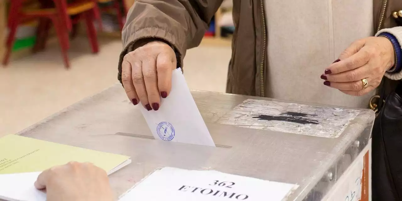 Greece Holds Elections Amid Economic Recovery and Political Scandal