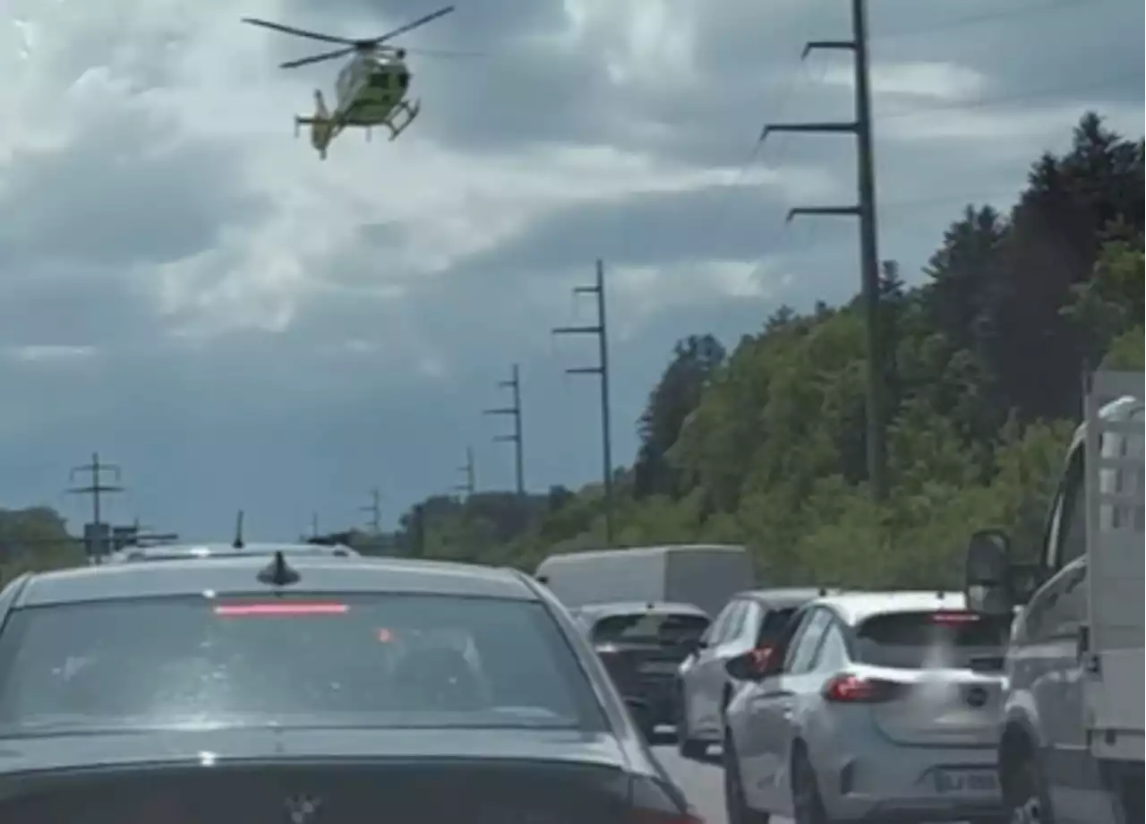 Schweiz: A1 bleibt nach schwerem Autounfall lange gesperrt