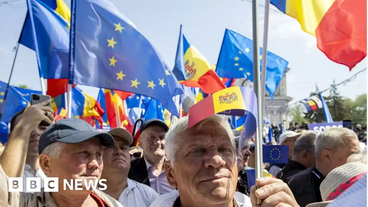 Thousands mass for pro-EU rally in Moldovan capital, amid tensions with Russia