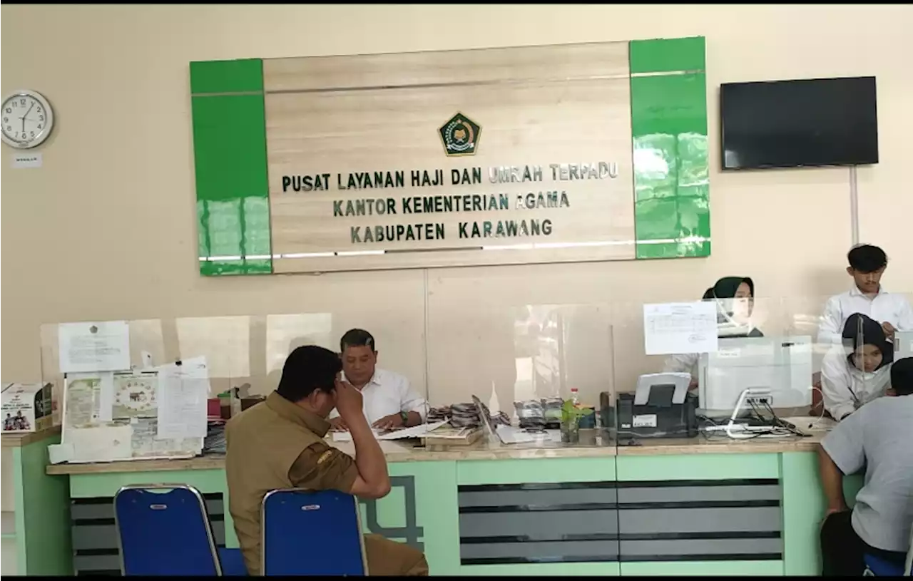 Ratusan Calon Jamaah Haji Asal Karawang Gagal Berangkat