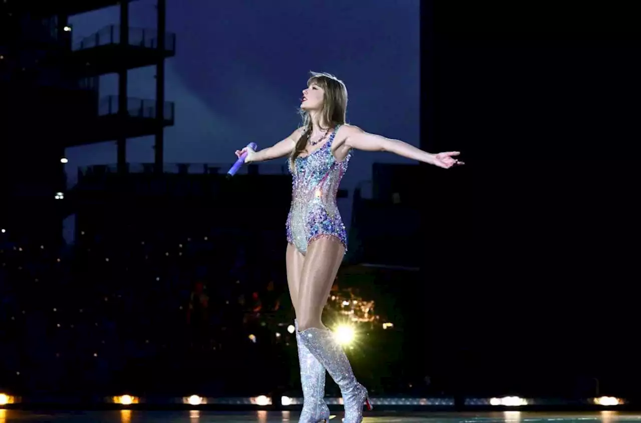 Taylor Swift Danced in the Rain During a ‘Full On Deluge’ at Gillette Stadium