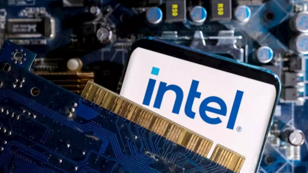 Intel gives details on future AI chips as it shifts strategy