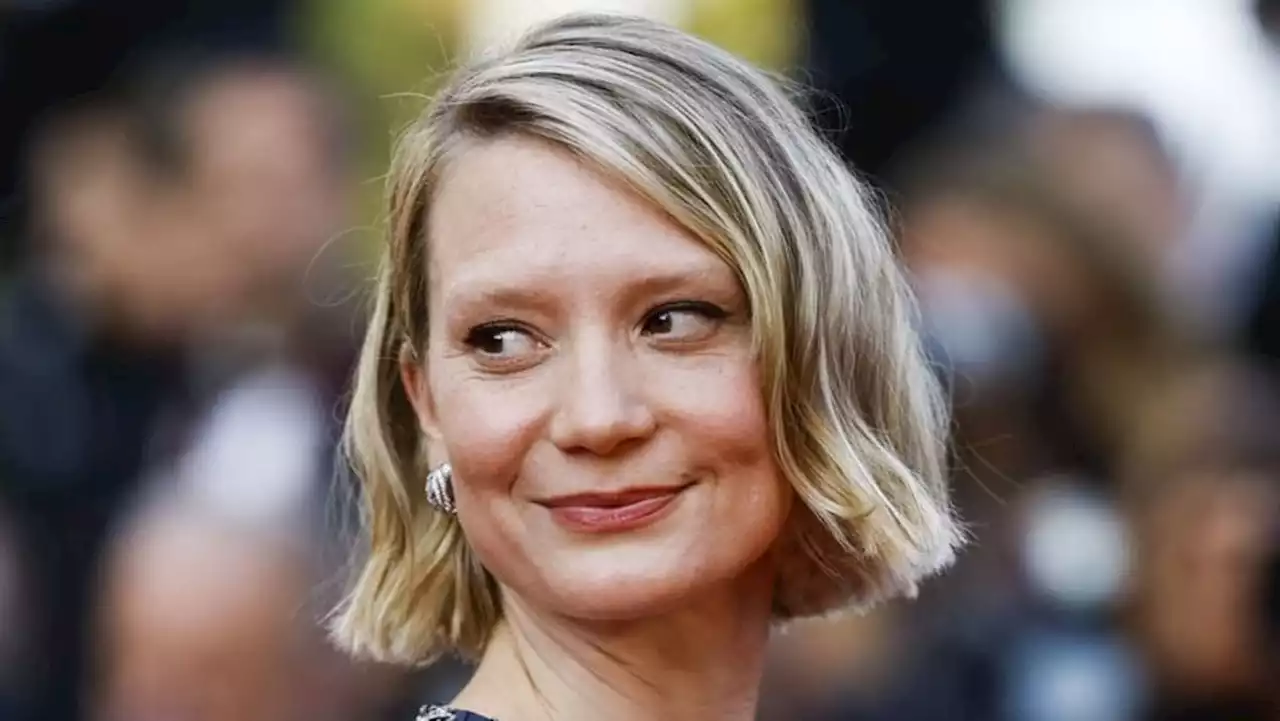 Mia Wasikowska brainwashes students in Cannes entry 'Club Zero'