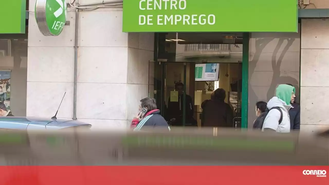 Número de desempregados inscritos nos centros de emprego em Portugal cai 6% em abril