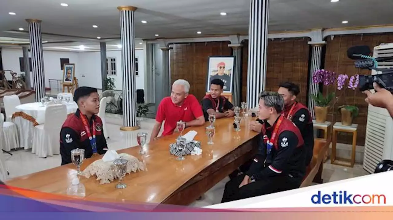 Ajak Makan Malam Tim Garuda Muda Asal Jateng, Ganjar Beri Pertanyaan Ini