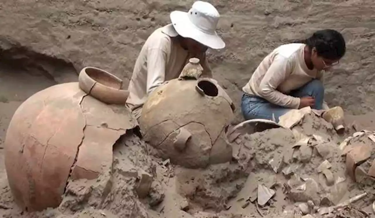 Hallan tumba de jerarca de cultura preinca en norte de Perú