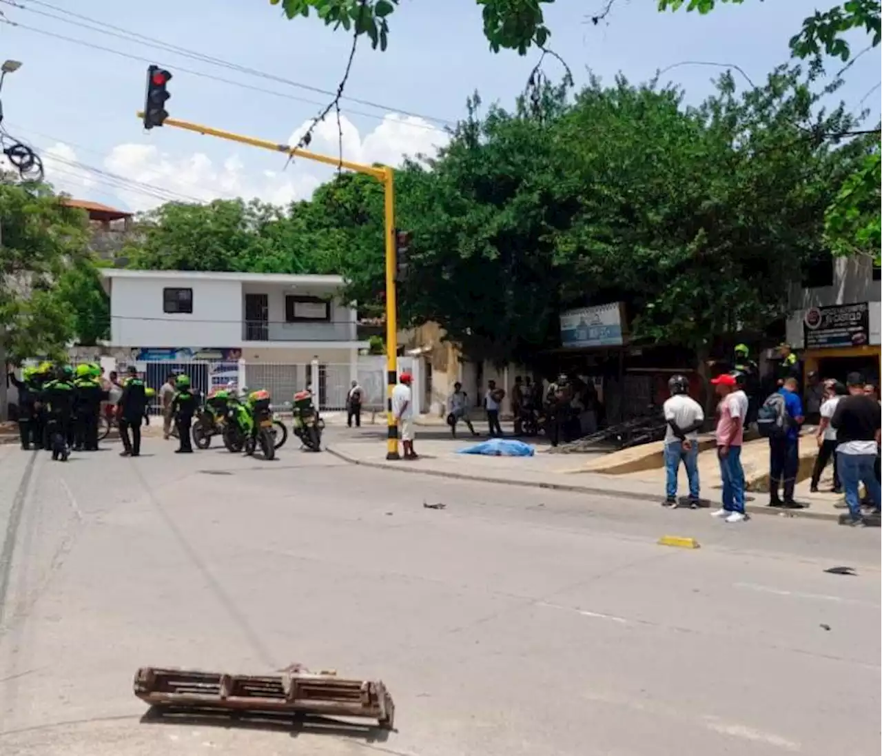 Persecución y balas: asesinan a motociclista cerca a centro comercial