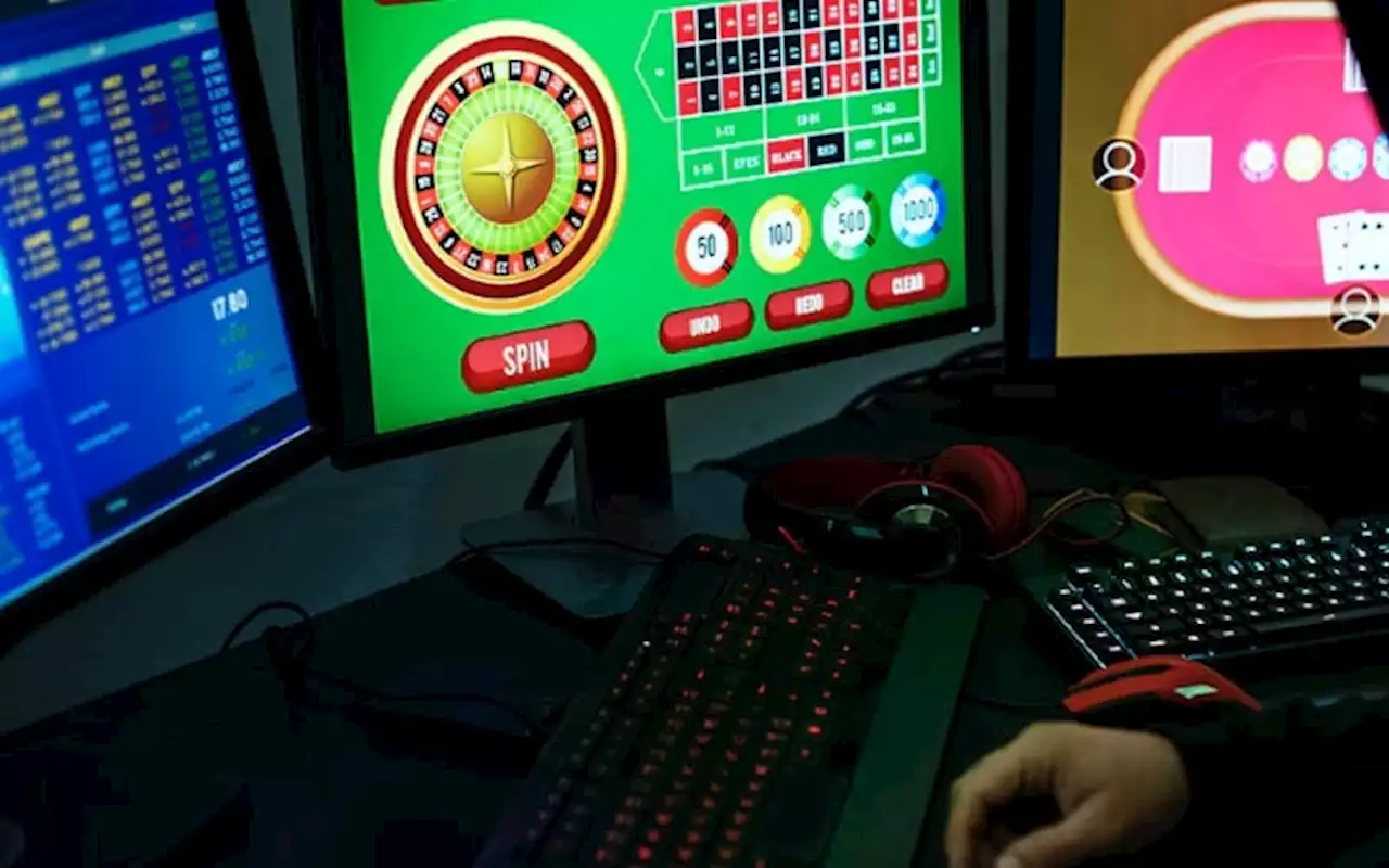 Online casino busted, Singaporean, Chinese nationals held