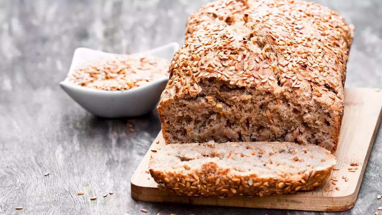 Schnelles Rezept ganz ohne Mehl: Dieses Brot braucht nur 3 Zutaten