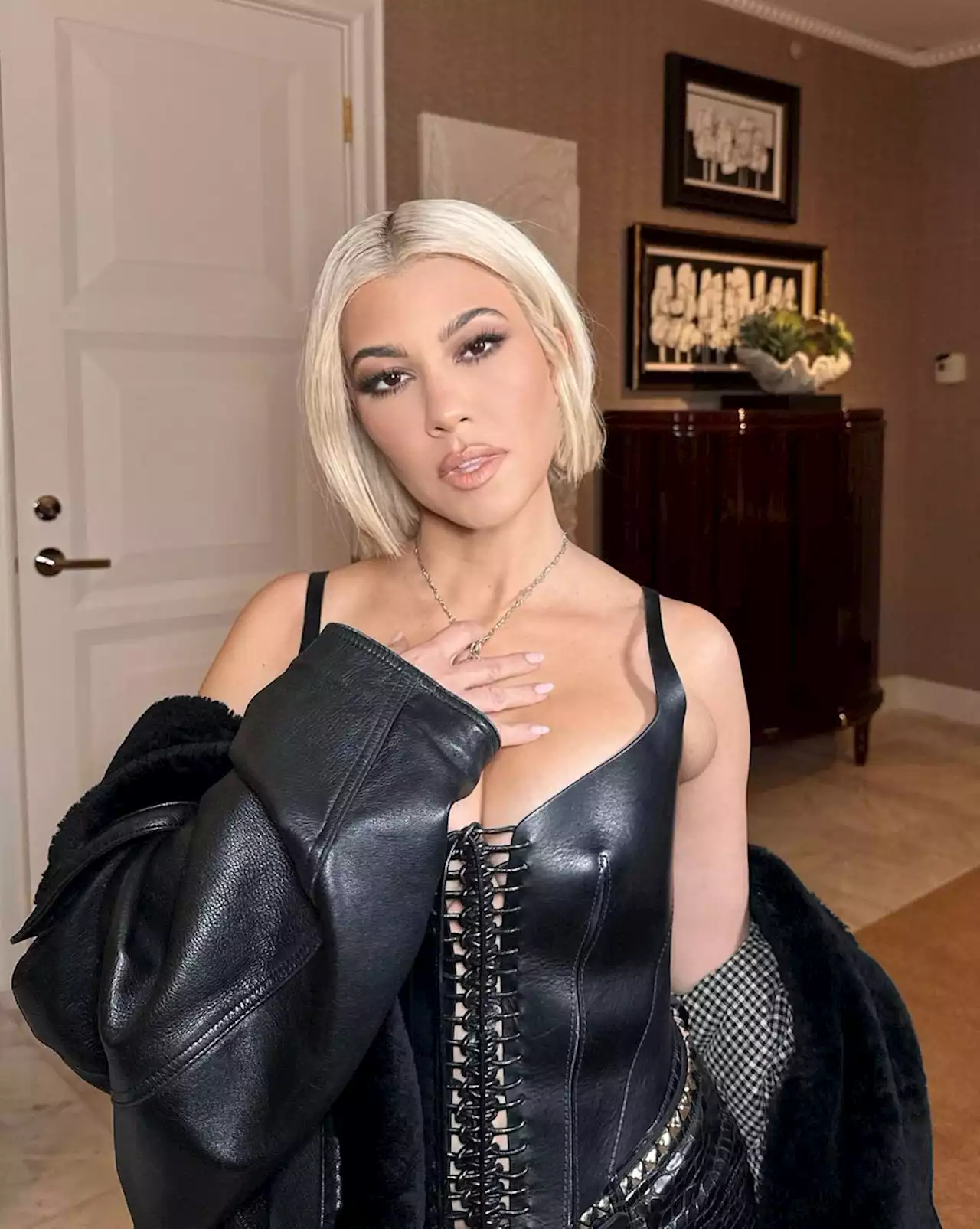 Kourtney Kardashian has officially ditched her blonde hair