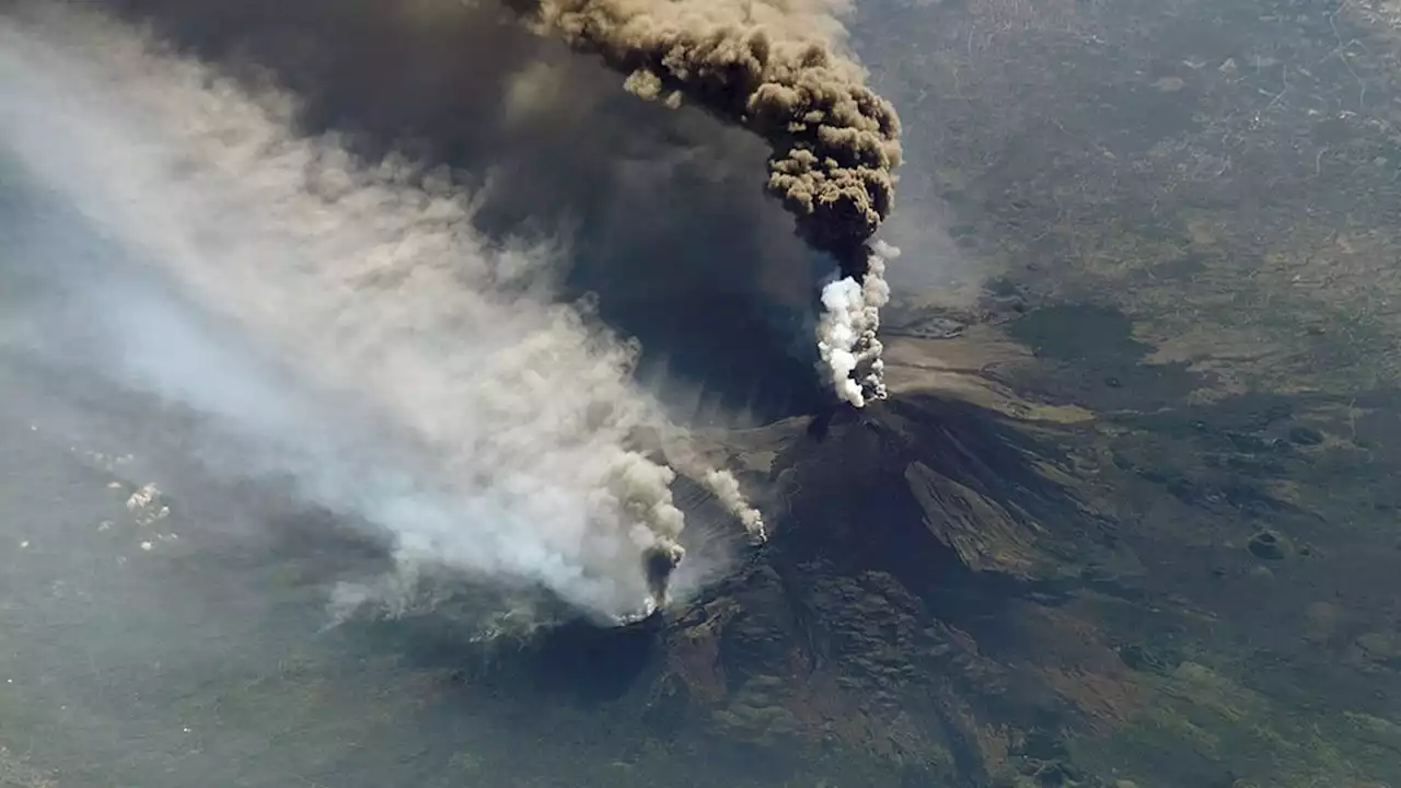 Mount Etna awakens once again, forcing flights to be canceled