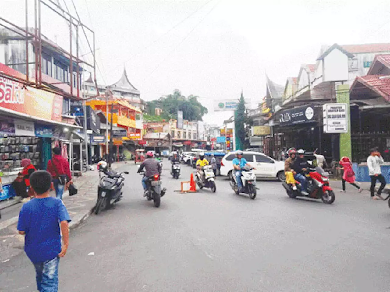 Kondisi Jalan Perintis Kemerdekaan Dikeluhkan